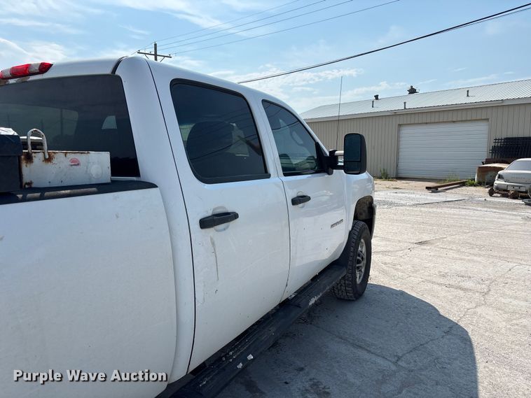 image for item NM9916 2014 Chevrolet Silverado 2500HD Crew Cab pickup truck