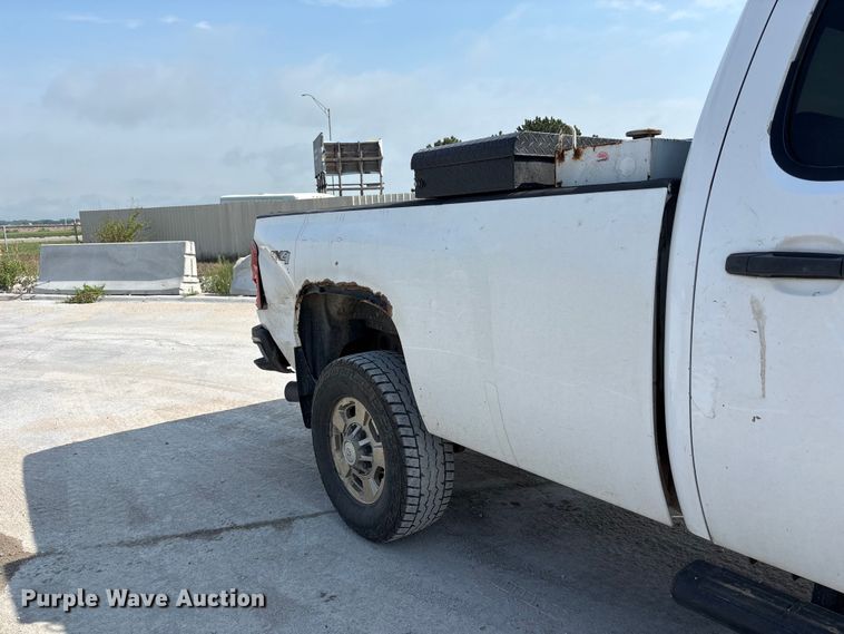 image for item NM9916 2014 Chevrolet Silverado 2500HD Crew Cab pickup truck