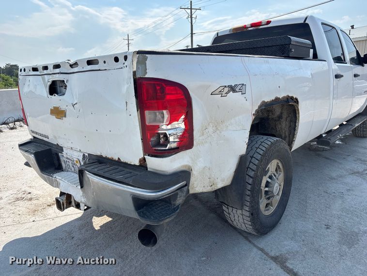 image for item NM9916 2014 Chevrolet Silverado 2500HD Crew Cab pickup truck