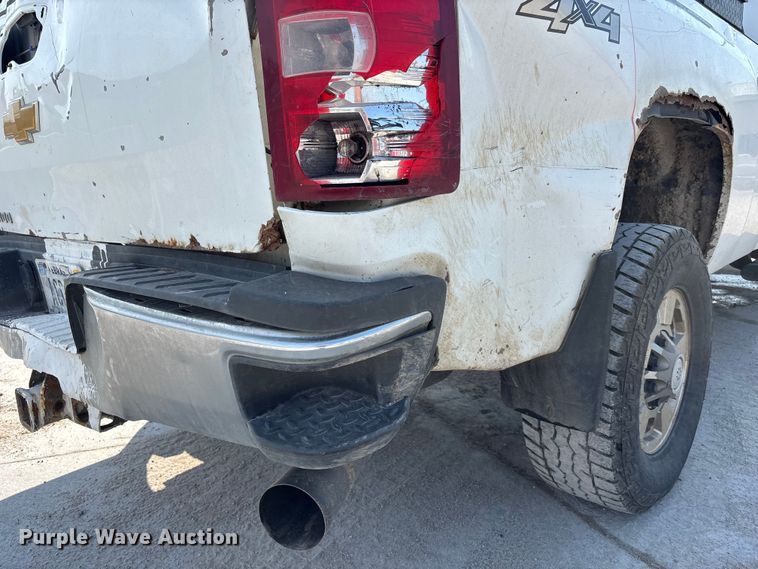 image for item NM9916 2014 Chevrolet Silverado 2500HD Crew Cab pickup truck