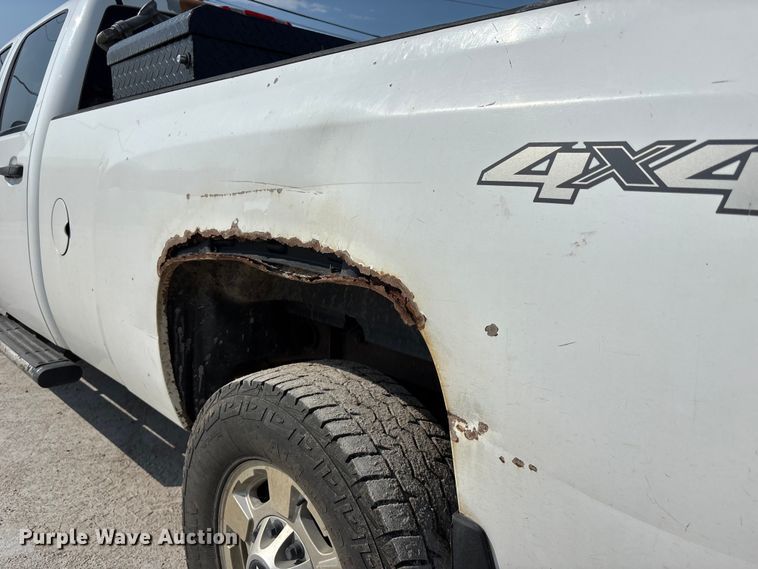 image for item NM9916 2014 Chevrolet Silverado 2500HD Crew Cab pickup truck