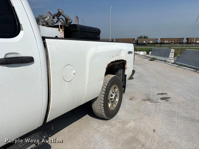 image for item NM9916 2014 Chevrolet Silverado 2500HD Crew Cab pickup truck