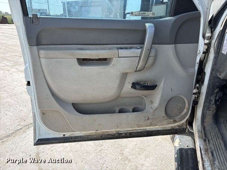 image for item NM9916 2014 Chevrolet Silverado 2500HD Crew Cab pickup truck