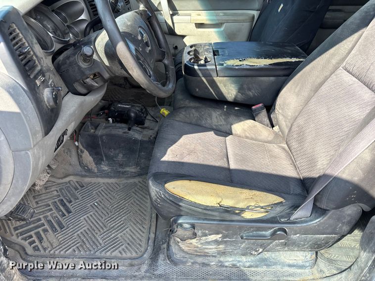 image for item NM9916 2014 Chevrolet Silverado 2500HD Crew Cab pickup truck
