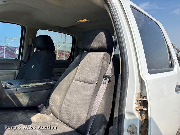 image for item NM9916 2014 Chevrolet Silverado 2500HD Crew Cab pickup truck