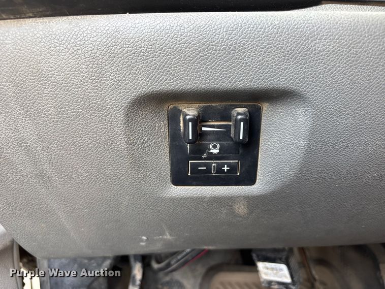 image for item NM9916 2014 Chevrolet Silverado 2500HD Crew Cab pickup truck