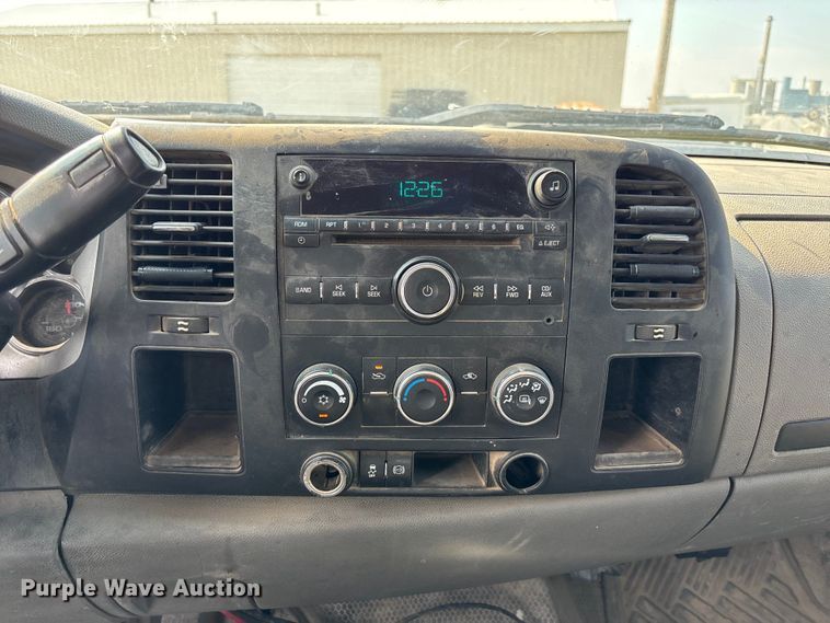 image for item NM9916 2014 Chevrolet Silverado 2500HD Crew Cab pickup truck