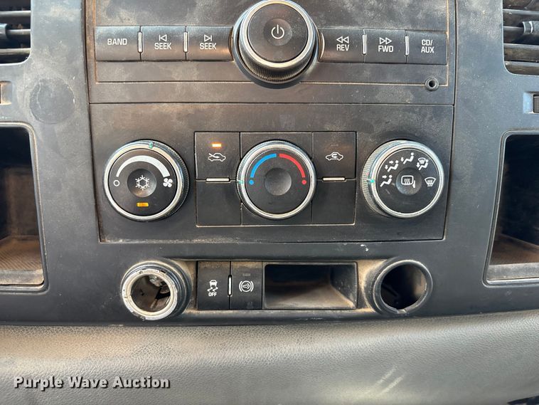 image for item NM9916 2014 Chevrolet Silverado 2500HD Crew Cab pickup truck