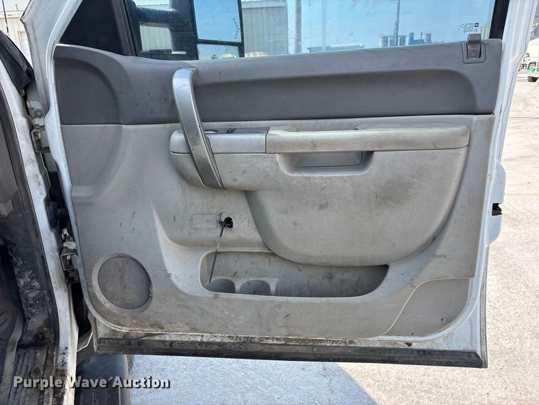 image for item NM9916 2014 Chevrolet Silverado 2500HD Crew Cab pickup truck