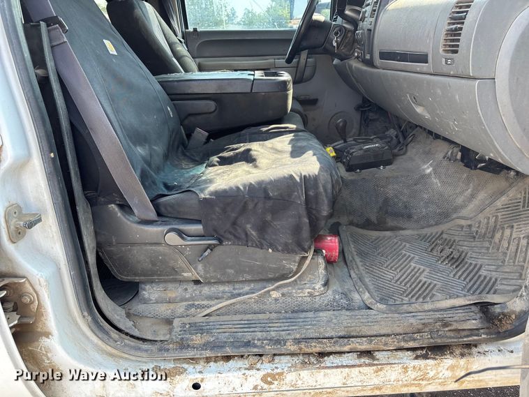 image for item NM9916 2014 Chevrolet Silverado 2500HD Crew Cab pickup truck