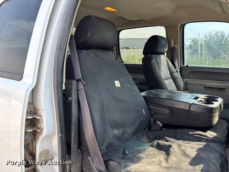 image for item NM9916 2014 Chevrolet Silverado 2500HD Crew Cab pickup truck