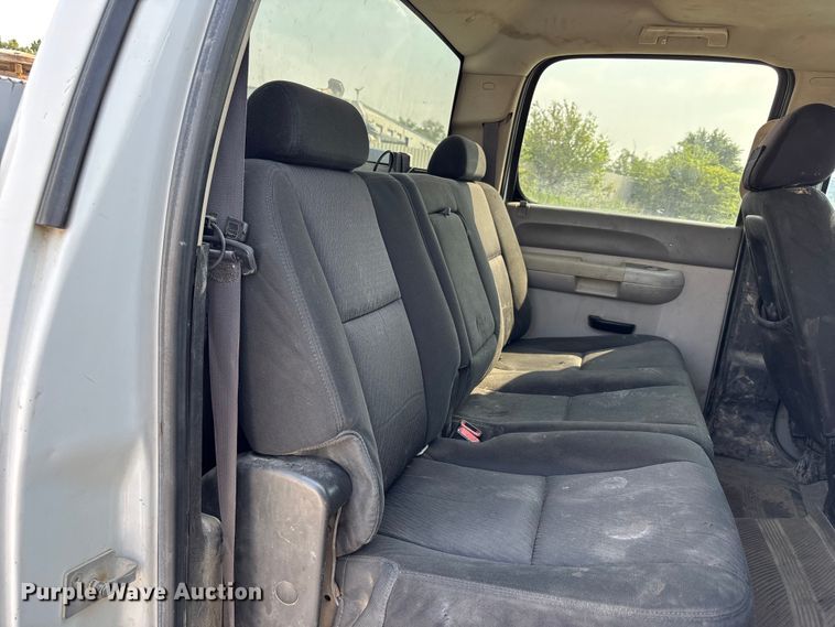 image for item NM9916 2014 Chevrolet Silverado 2500HD Crew Cab pickup truck