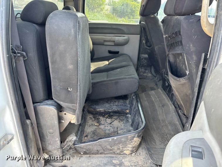 image for item NM9916 2014 Chevrolet Silverado 2500HD Crew Cab pickup truck