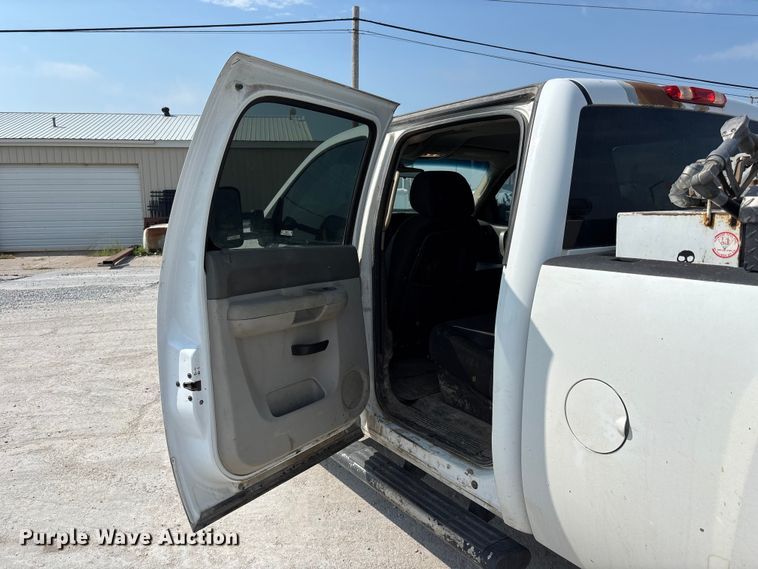 image for item NM9916 2014 Chevrolet Silverado 2500HD Crew Cab pickup truck