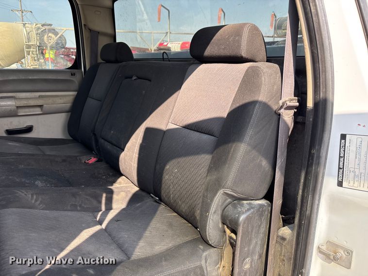image for item NM9916 2014 Chevrolet Silverado 2500HD Crew Cab pickup truck