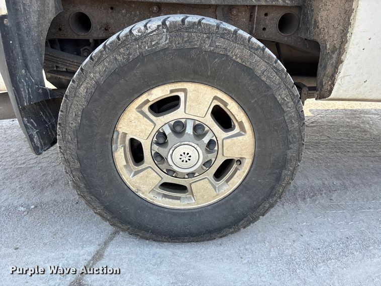 image for item NM9916 2014 Chevrolet Silverado 2500HD Crew Cab pickup truck