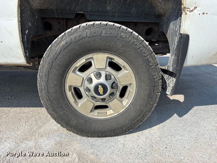 image for item NM9916 2014 Chevrolet Silverado 2500HD Crew Cab pickup truck