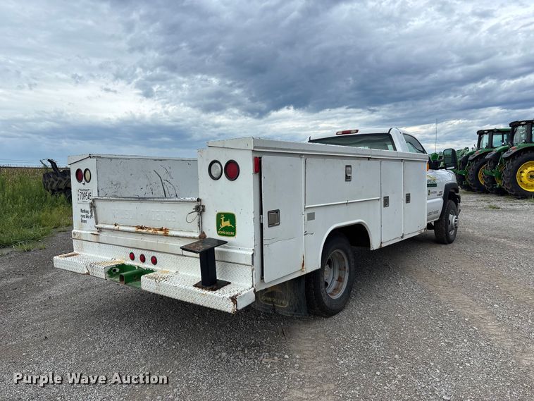 image for item NM9941 2005 Chevrolet Silverado 3500 utility bed pickup truck