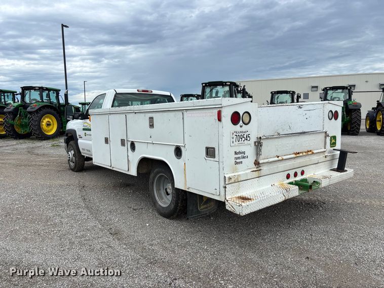 image for item NM9941 2005 Chevrolet Silverado 3500 utility bed pickup truck