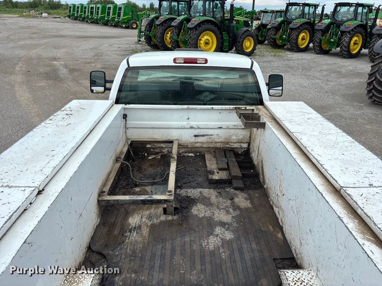 image for item NM9941 2005 Chevrolet Silverado 3500 utility bed pickup truck