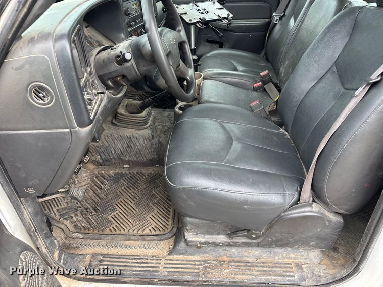 image for item NM9941 2005 Chevrolet Silverado 3500 utility bed pickup truck