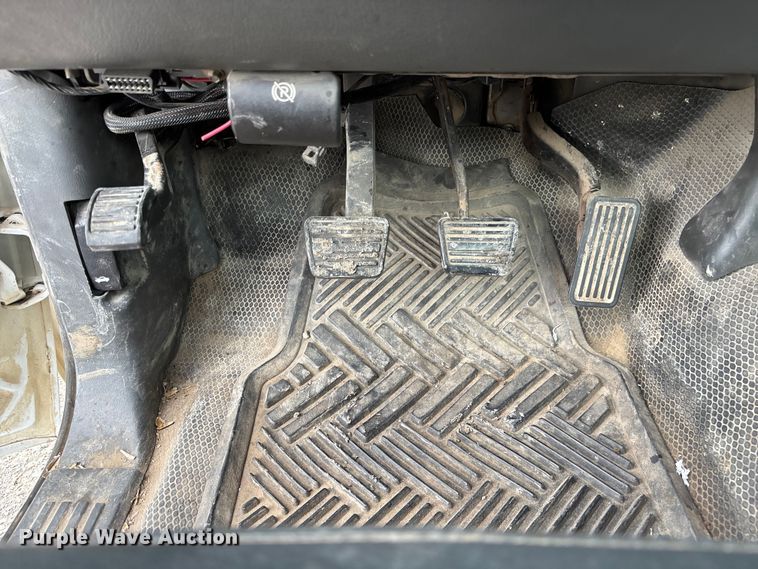 image for item NM9941 2005 Chevrolet Silverado 3500 utility bed pickup truck