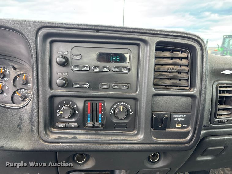 image for item NM9941 2005 Chevrolet Silverado 3500 utility bed pickup truck