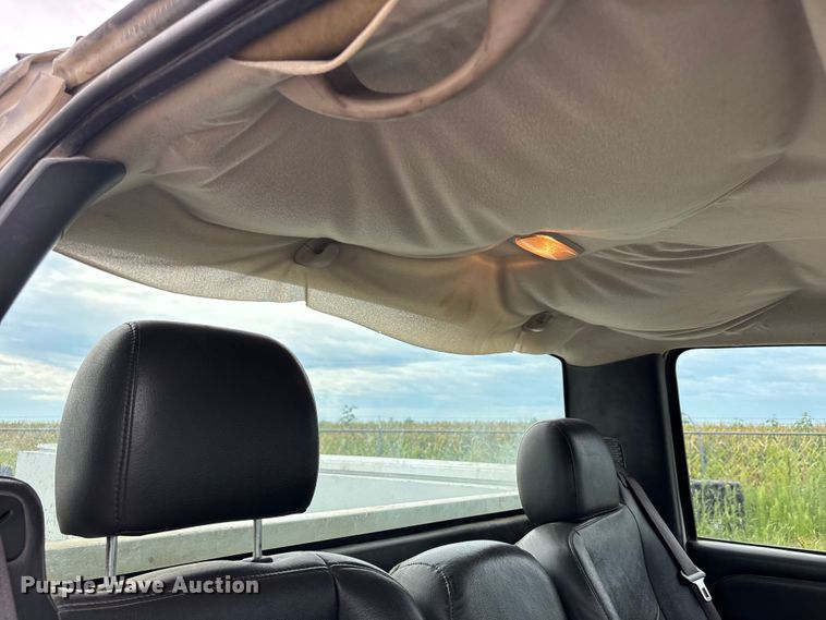 image for item NM9941 2005 Chevrolet Silverado 3500 utility bed pickup truck