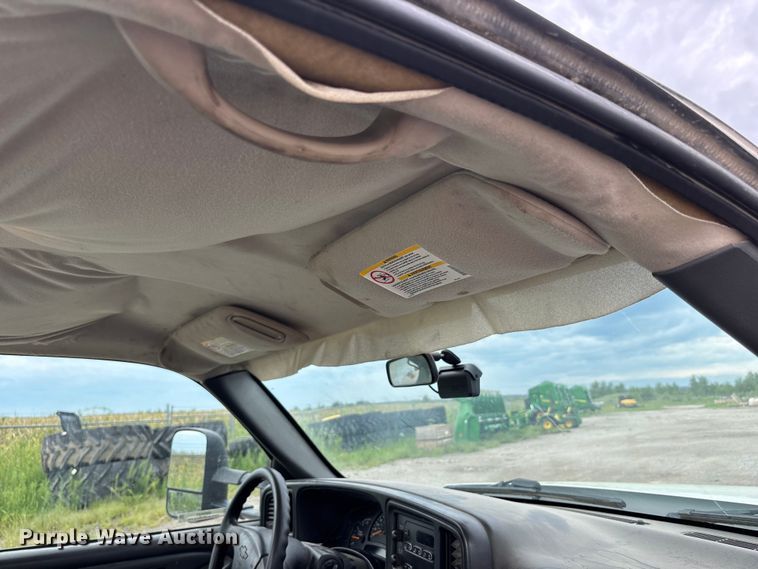 image for item NM9941 2005 Chevrolet Silverado 3500 utility bed pickup truck