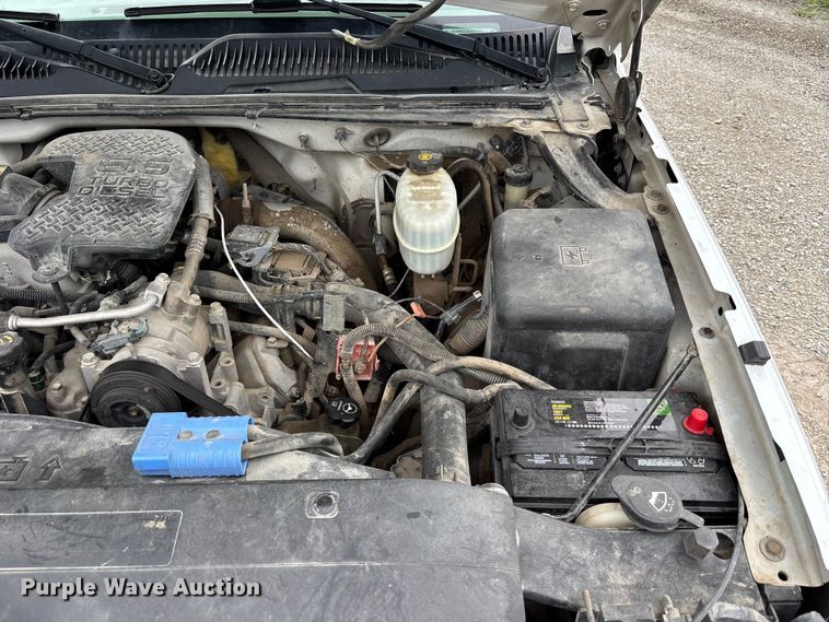 image for item NM9941 2005 Chevrolet Silverado 3500 utility bed pickup truck