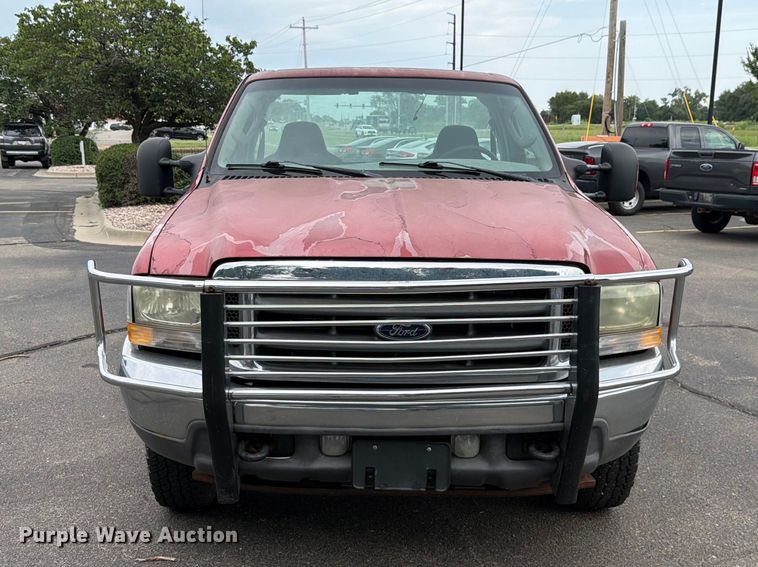 image for item OJ9951 2003 Ford F250 Super Duty XLT pickup truck