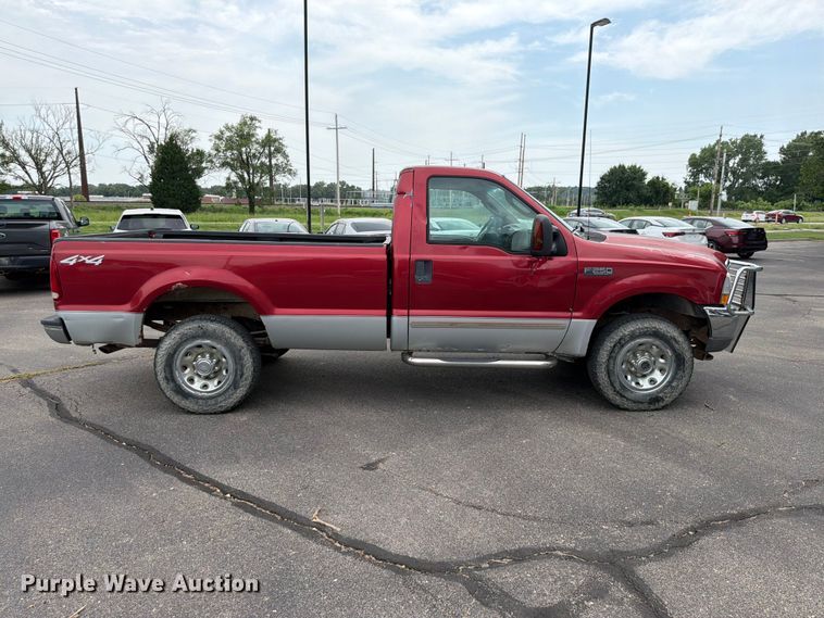 image for item OJ9951 2003 Ford F250 Super Duty XLT pickup truck