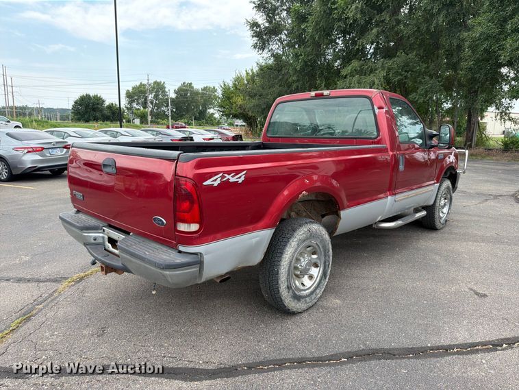 image for item OJ9951 2003 Ford F250 Super Duty XLT pickup truck
