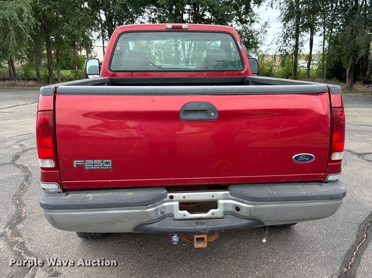 image for item OJ9951 2003 Ford F250 Super Duty XLT pickup truck