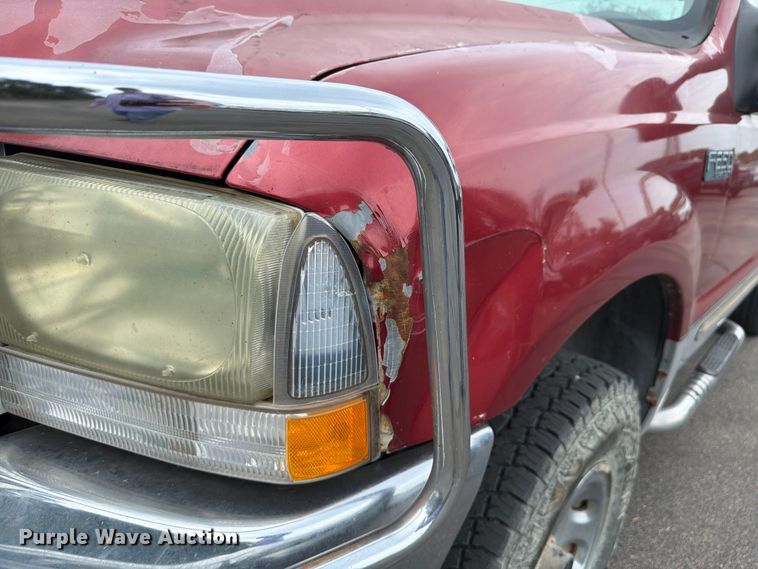 image for item OJ9951 2003 Ford F250 Super Duty XLT pickup truck