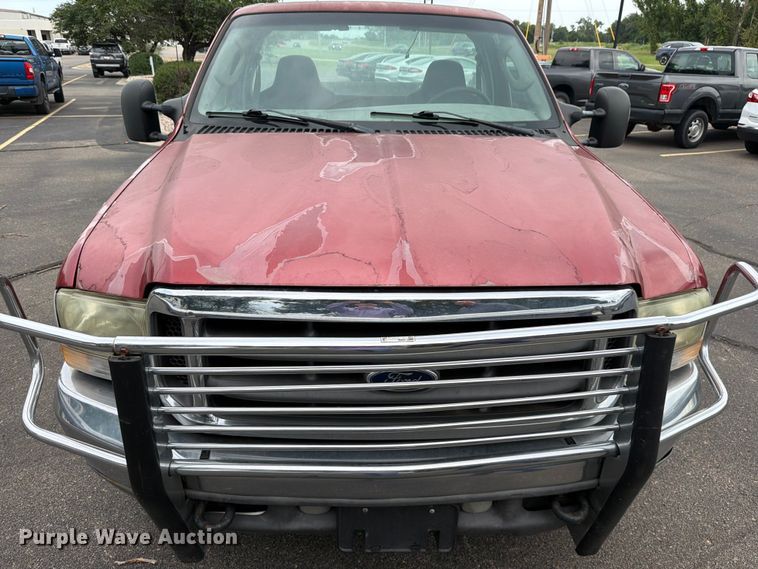 image for item OJ9951 2003 Ford F250 Super Duty XLT pickup truck