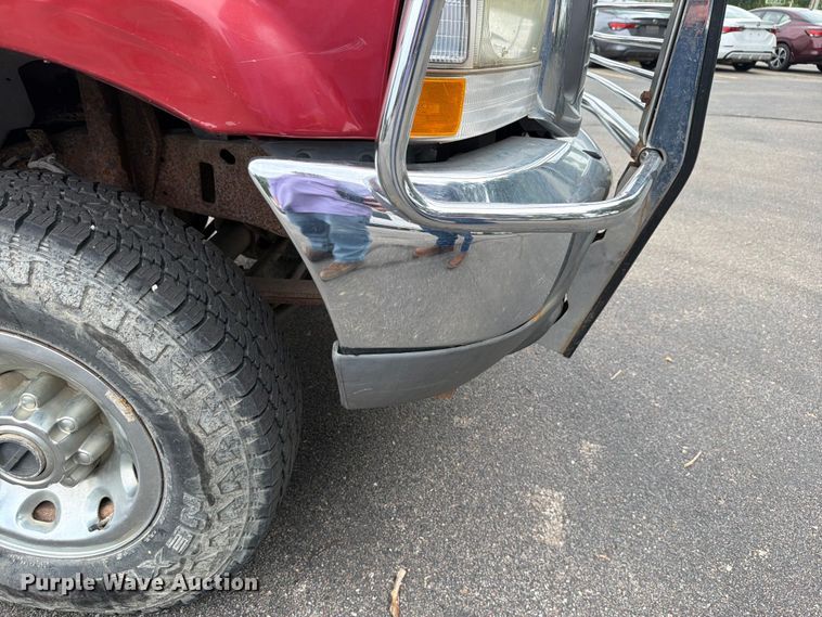 image for item OJ9951 2003 Ford F250 Super Duty XLT pickup truck