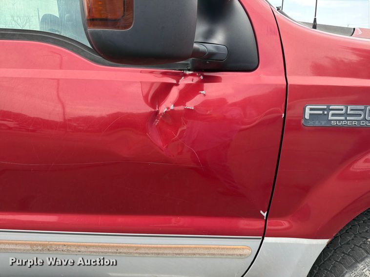 image for item OJ9951 2003 Ford F250 Super Duty XLT pickup truck