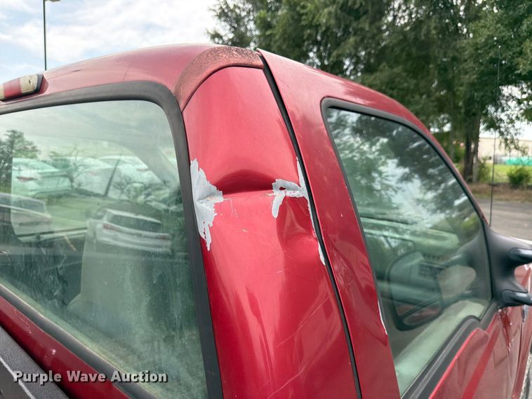 image for item OJ9951 2003 Ford F250 Super Duty XLT pickup truck