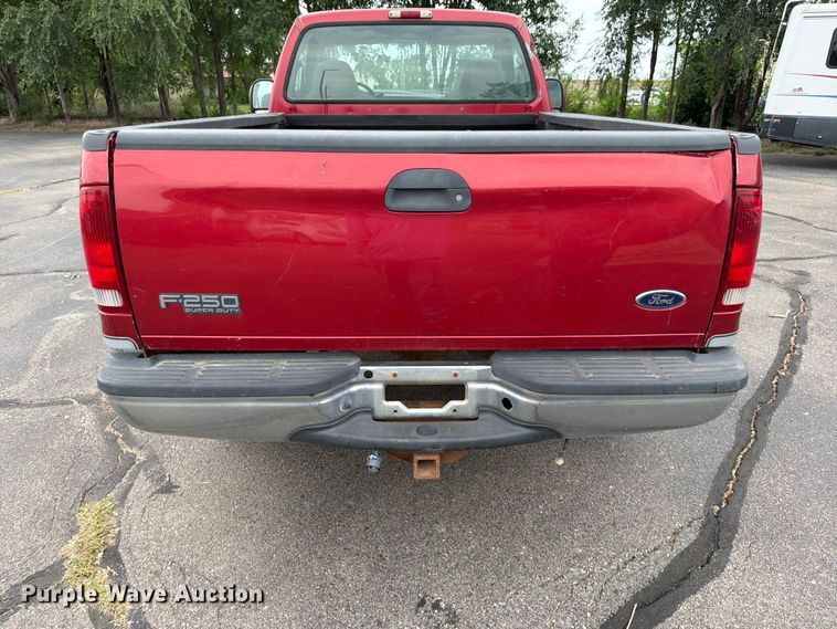 image for item OJ9951 2003 Ford F250 Super Duty XLT pickup truck
