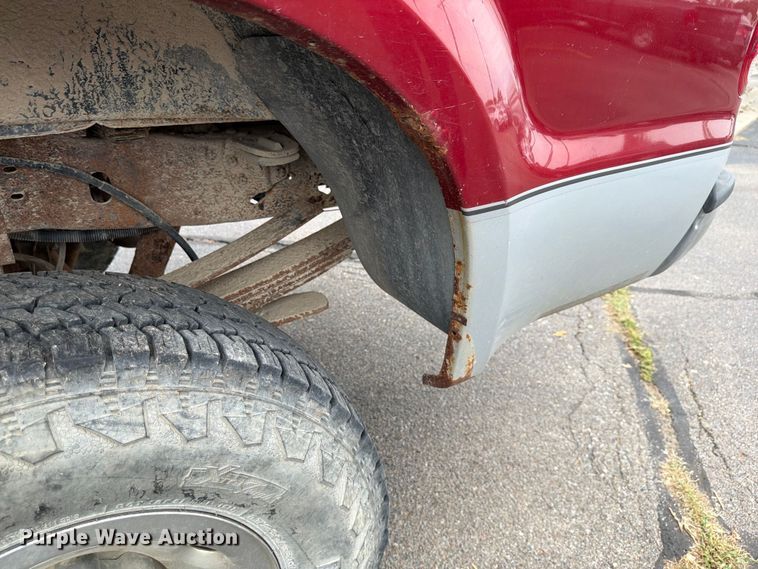 image for item OJ9951 2003 Ford F250 Super Duty XLT pickup truck