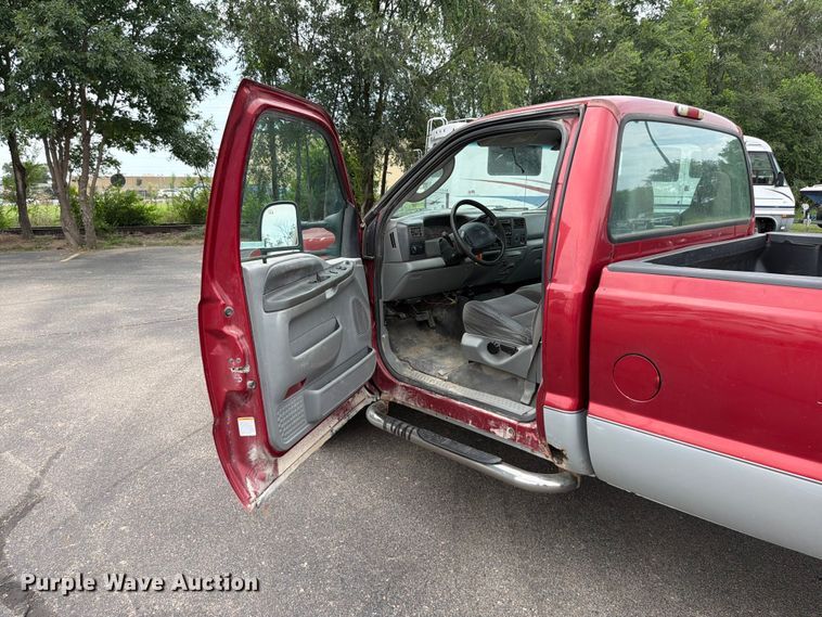 image for item OJ9951 2003 Ford F250 Super Duty XLT pickup truck