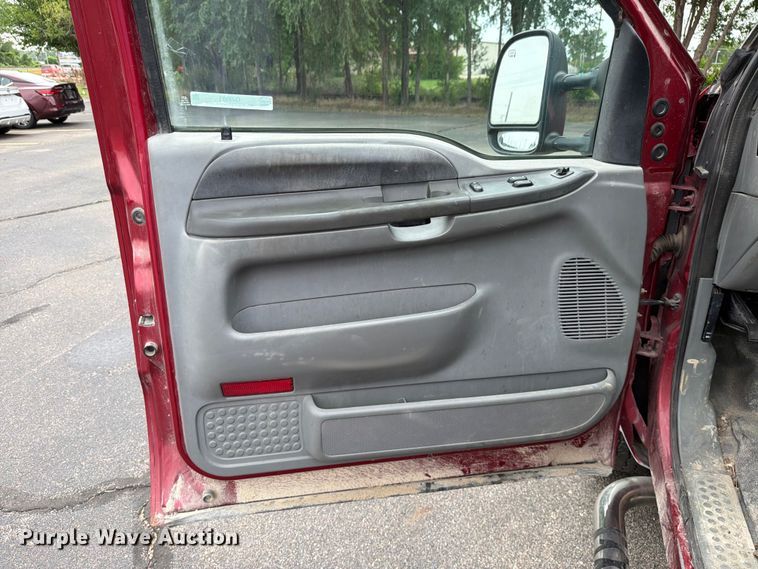 image for item OJ9951 2003 Ford F250 Super Duty XLT pickup truck