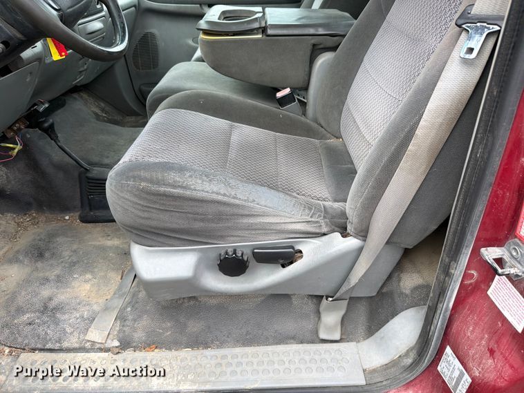 image for item OJ9951 2003 Ford F250 Super Duty XLT pickup truck