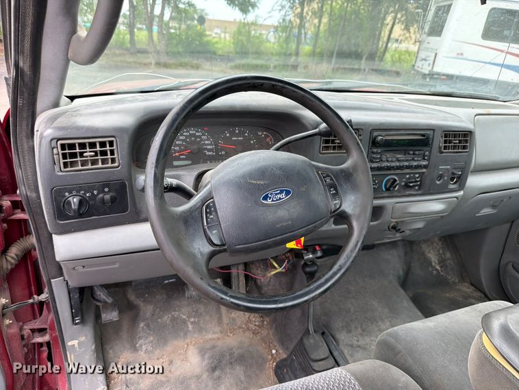 image for item OJ9951 2003 Ford F250 Super Duty XLT pickup truck