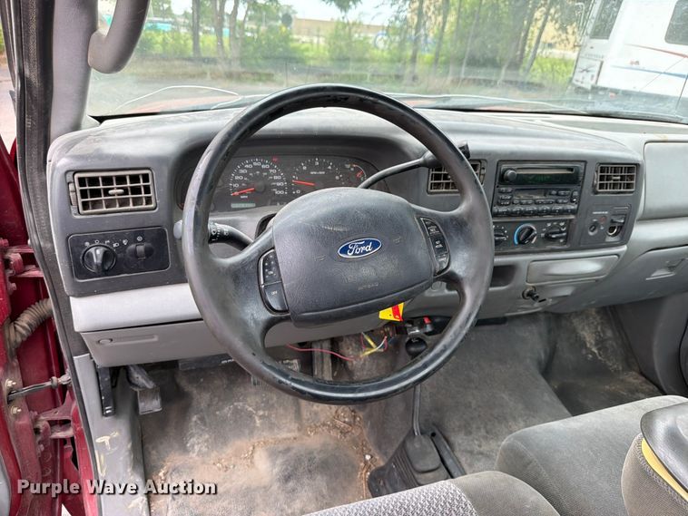 image for item OJ9951 2003 Ford F250 Super Duty XLT pickup truck