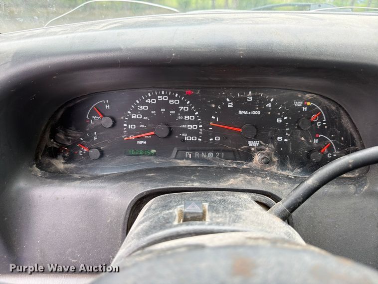 image for item OJ9951 2003 Ford F250 Super Duty XLT pickup truck