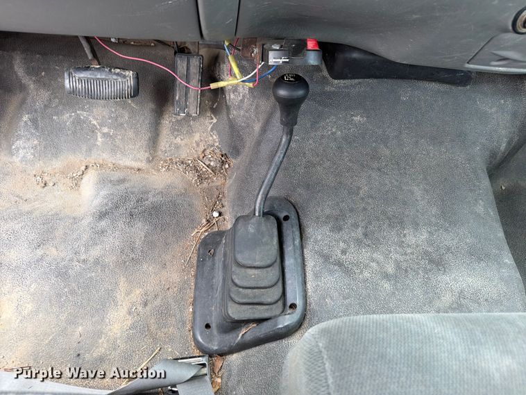 image for item OJ9951 2003 Ford F250 Super Duty XLT pickup truck