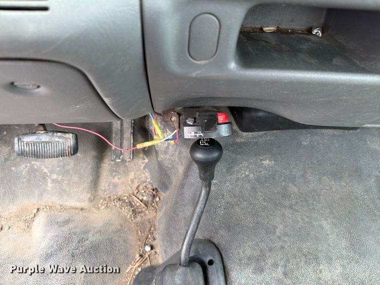 image for item OJ9951 2003 Ford F250 Super Duty XLT pickup truck
