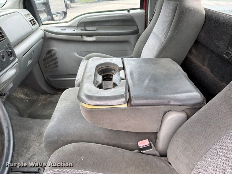image for item OJ9951 2003 Ford F250 Super Duty XLT pickup truck